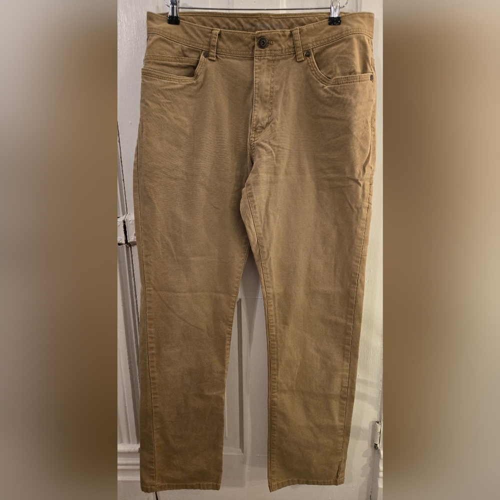 G.H. Bass mens pants. Tag says 34x34, I measure 34x32. EUC